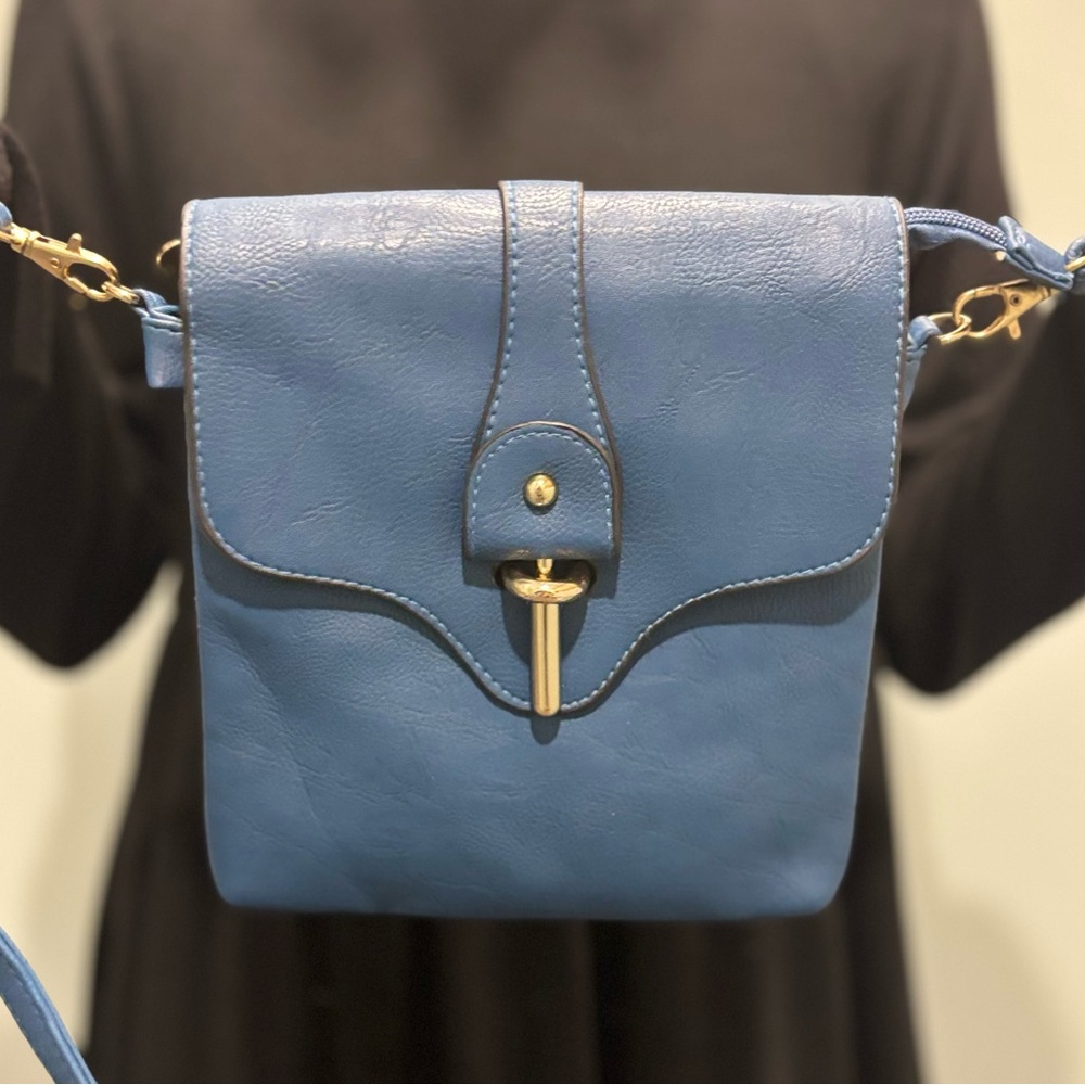 Elegant Blue Crossbody Bag